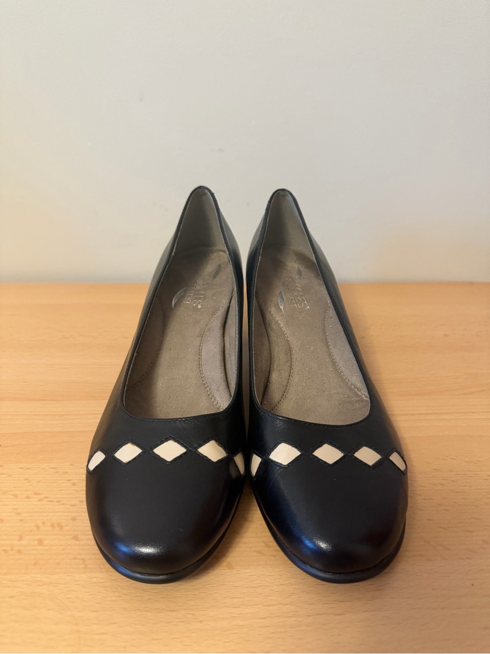AEROSOLES Black Leather Block Heel Pumps Size 8